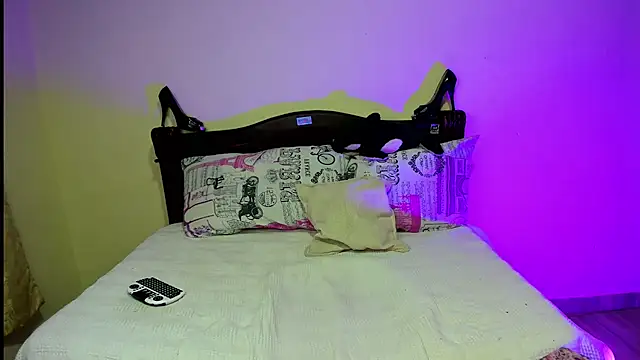 Snapshot of _viollette_ chatting on September 2025 12:32:02 AM viollette online show from September 2025 12:32:02 AM