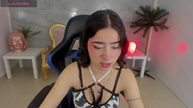 venuss09 s online show from November 2025 01:50:01 PM