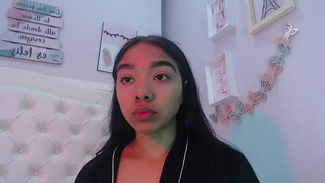 pocahontamoon online show from September 2025 01:14:02 PM