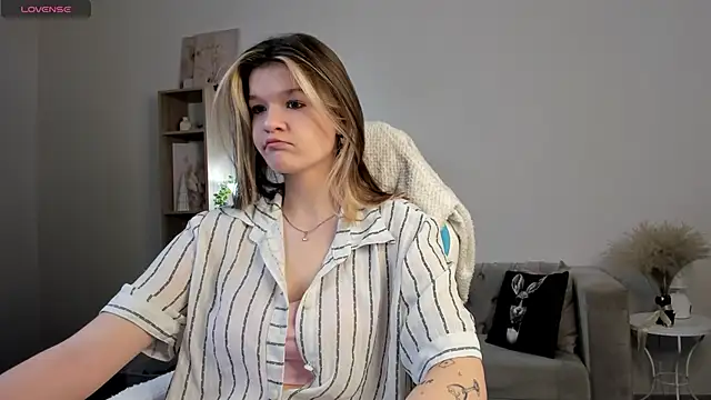 Kati Li online show from November 2025 10:54:01 AM