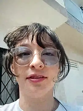 Snapshot of DavidAndClare chatting on October 2025 06:09:02 PM DavidAndClare online show from October 2025 06:09:02 PM