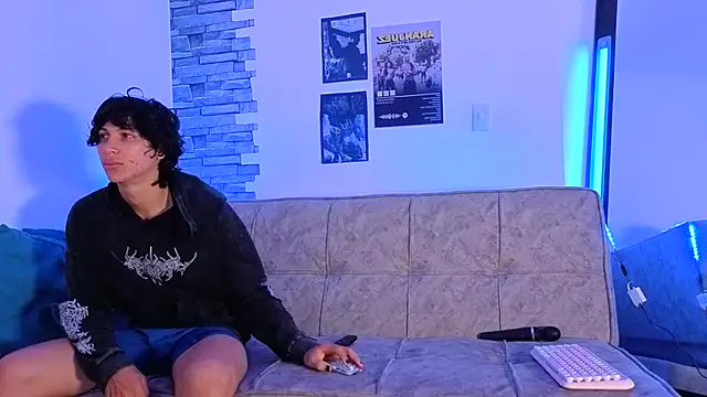 Snapshot of DavidAndClare chatting on November 2025 01:22:01 PM DavidAndClare online show from November 2025 01:22:01 PM