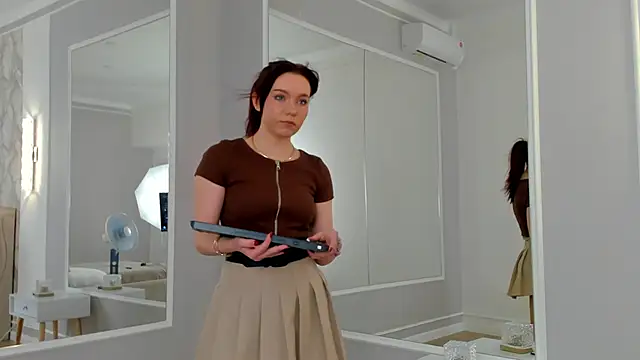 NoraHaynes online show from February 2026 03:07:02 AM