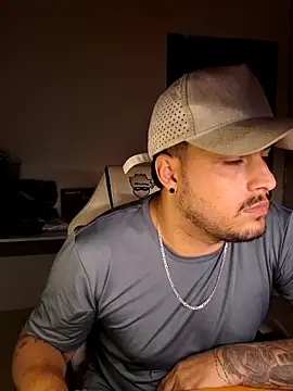 Mineirinhoot online show from December 2025 03:13:01 AM