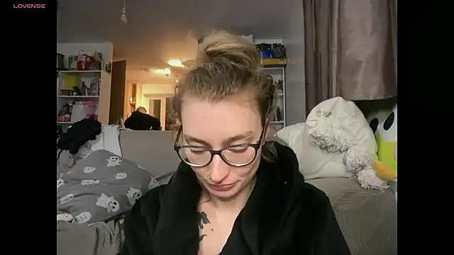 harleyblair online show from March 2026 11:01:01 PM