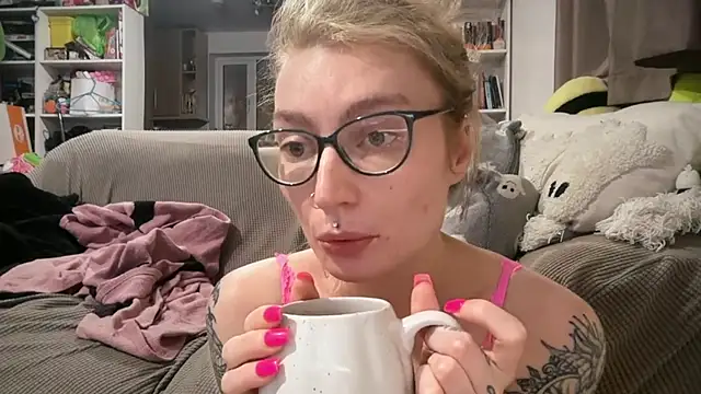 Snapshot of harleyblair chatting on May 2026 08:03:02 PM harleyblair online show from May 2026 08:03:02 PM