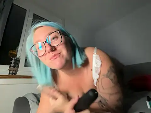 lablonde2025 online show from September 2025 07:41:01 PM