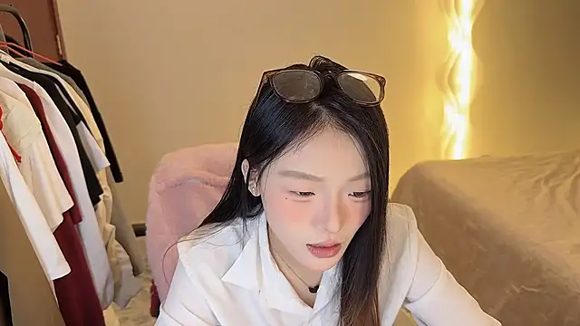 Snapshot of Robin-o3 chatting on November 2025 02:05:01 PM Robin-o3 online show from November 2025 02:05:01 PM