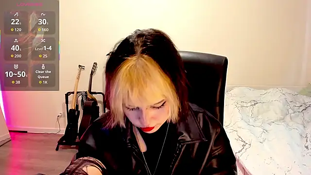 LiyaLuna online show from November 2025 11:32:02 AM