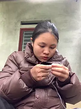 NhuFox online show from December 2025 06:19:01 AM