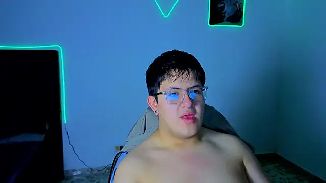 Snapshot of Ryan_Doretti chatting on November 2025 12:04:02 PM Ryan Doretti online show from November 2025 12:04:02 PM