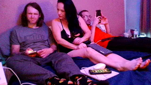 Snapshot of EllaMira44 chatting on November 2025 01:40:01 AM EllaMira44 online show from November 2025 01:40:01 AM