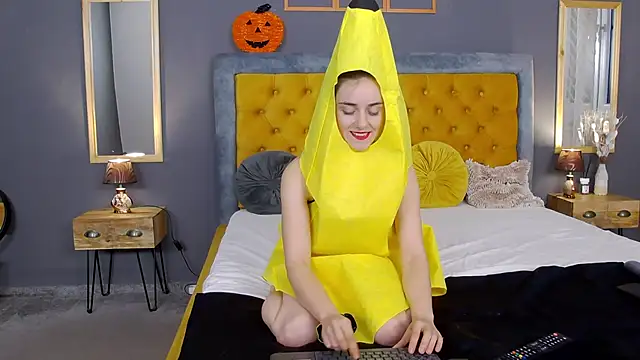 Jessica White  online show from October 2025 04:58:01 AM