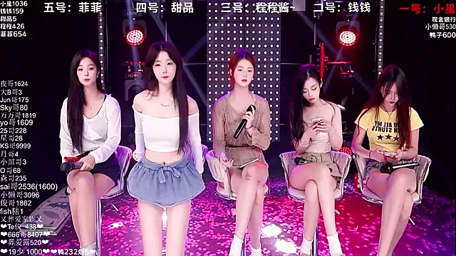 Snapshot of ZZ00033S chatting on October 2025 08:40:02 AM ZZ00033S online show from October 2025 08:40:02 AM