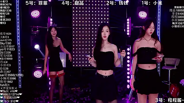 Snapshot of ZZ00033S chatting on November 2025 08:25:01 AM ZZ00033S online show from November 2025 08:25:01 AM