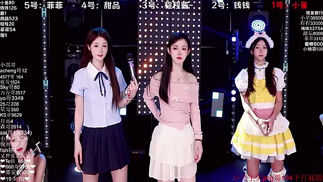 Snapshot of ZZ00033S chatting on November 2025 08:24:01 AM ZZ00033S online show from November 2025 08:24:01 AM