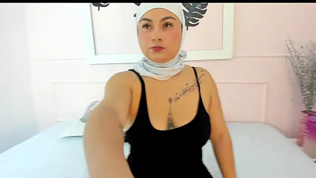 azaharaaa  online show from September 2025 11:36:02 AM