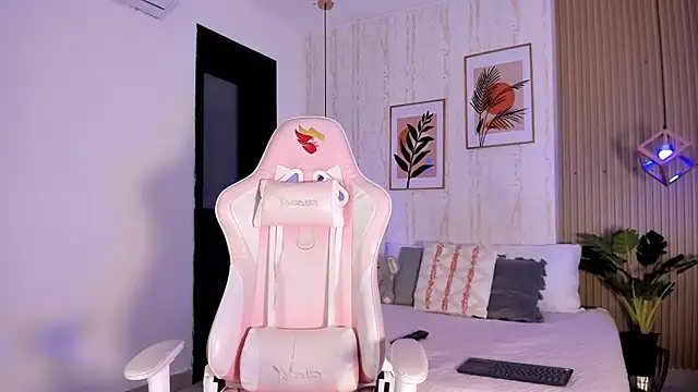 Snapshot of Ayleen_Dunkan chatting on November 2025 12:38:02 PM Ayleen Dunkan online show from November 2025 12:38:02 PM