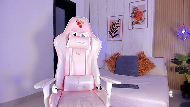 Snapshot of Ayleen_Dunkan chatting on November 2025 01:25:02 PM Ayleen Dunkan online show from November 2025 01:25:02 PM