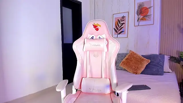 Snapshot of Ayleen_Dunkan chatting on December 2025 12:56:01 PM Ayleen Dunkan online show from December 2025 12:56:01 PM