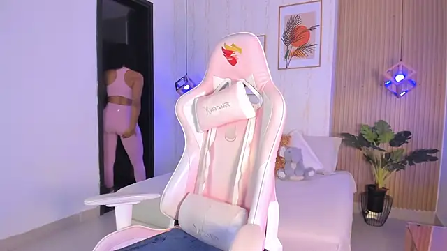 Snapshot of Ayleen_Dunkan chatting on January 2026 01:17:02 PM Ayleen Dunkan online show from January 2026 01:17:02 PM