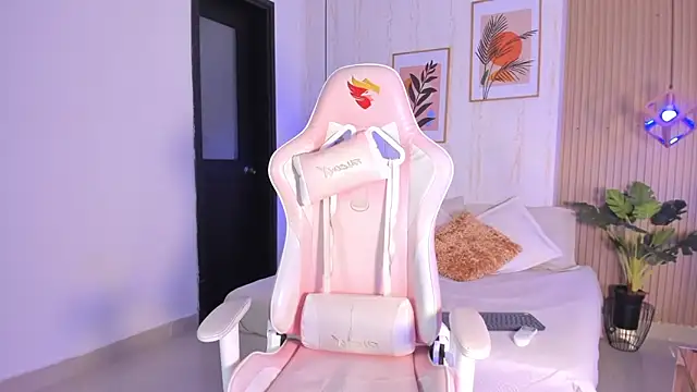 Snapshot of Ayleen_Dunkan chatting on January 2026 12:43:01 PM Ayleen Dunkan online show from January 2026 12:43:01 PM