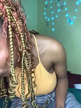 Snapshot of Seductive_Yellow_Titties chatting on May 2026 07:21:01 PM Seductive Yellow Titties online show from May 2026 07:21:01 PM