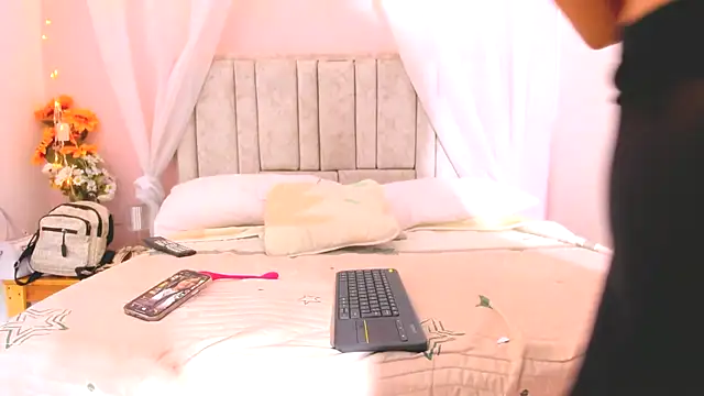 Rachellcooperrr online show from October 2025 10:49:02 AM