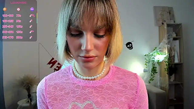 Snapshot of Ice_Strawberry chatting on October 2025 03:07:02 AM Ice Strawberry online show from October 2025 03:07:02 AM