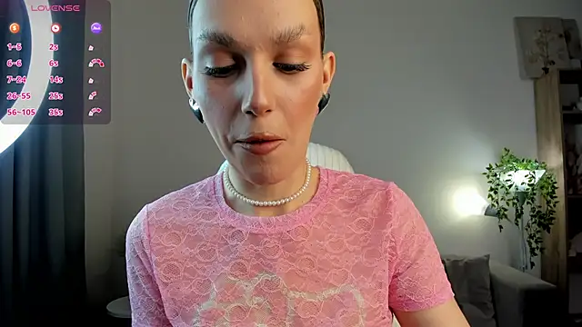 Snapshot of Ice_Strawberry chatting on November 2025 03:01:02 AM Ice Strawberry online show from November 2025 03:01:02 AM