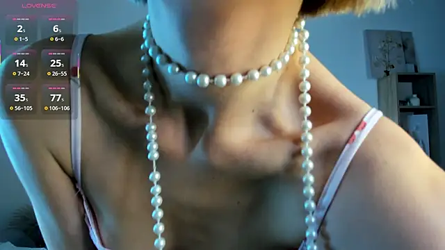 Snapshot of Ice_Strawberry chatting on November 2025 03:07:01 AM Ice Strawberry online show from November 2025 03:07:01 AM