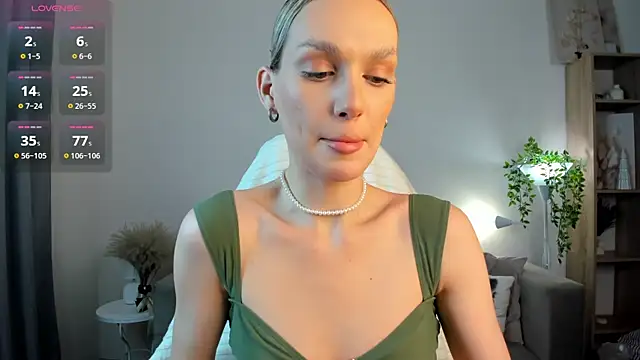 Snapshot of Ice_Strawberry chatting on November 2025 03:17:02 AM Ice Strawberry online show from November 2025 03:17:02 AM