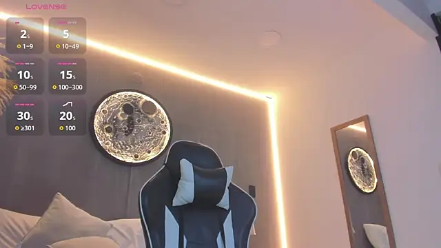 luccia smith online show from October 2025 02:36:02 AM