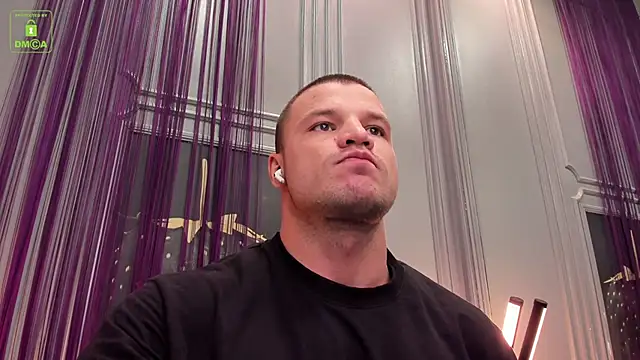 Snapshot of OliverSport chatting on December 2024 03:33:02 PM OliverSport online show from December 2024 03:33:02 PM