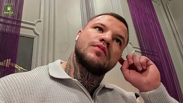 Snapshot of OliverSport chatting on November 2025 10:40:02 AM OliverSport online show from November 2025 10:40:02 AM