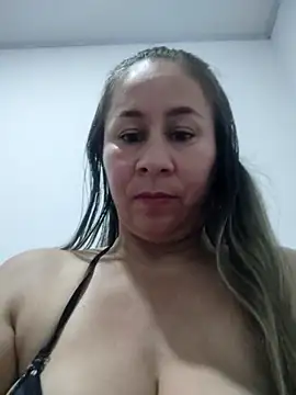 Snapshot of Nala1986 chatting on October 2025 12:35:01 AM Nala1986 online show from October 2025 12:35:01 AM