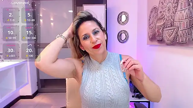 Snapshot of DianaPearls chatting on February 2026 10:43:01 AM DianaPearls online show from February 2026 10:43:01 AM