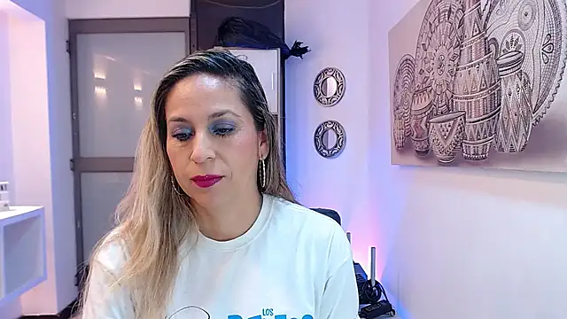 Snapshot of DianaPearls chatting on February 2026 10:53:02 AM DianaPearls online show from February 2026 10:53:02 AM