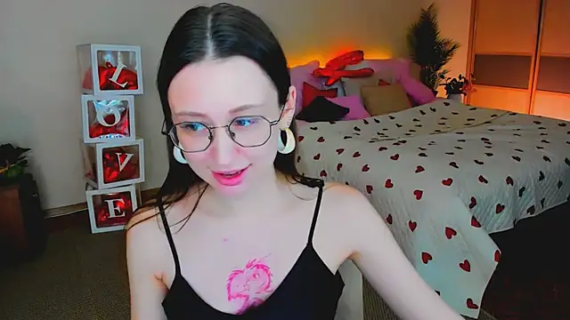 YourLovellyStory online show from February 2026 12:25:01 PM