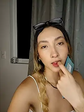 LauMiller online show from November 2025 11:38:01 PM