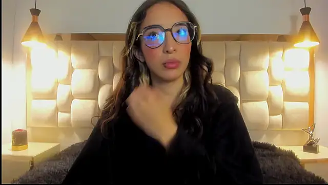 Emilia Bons online show from November 2025 02:01:01 PM