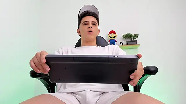 Mikecooper online show from January 2026 07:28:02 PM