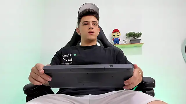 Mikecooper online show from February 2026 03:11:01 AM