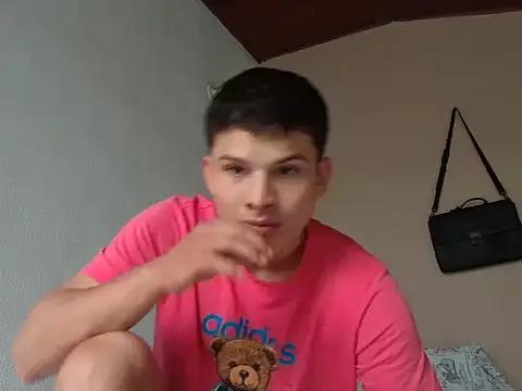 Snapshot of Tused11 chatting on October 2025 07:56:01 PM Tused11 online show from October 2025 07:56:01 PM