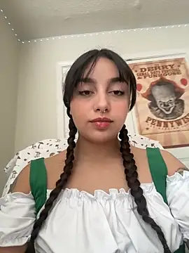 Snapshot of CharmingMaddie chatting on September 2025 03:02:01 PM CharmingMaddie online show from September 2025 03:02:01 PM