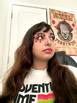 Snapshot of CharmingMaddie chatting on October 2025 05:12:02 PM CharmingMaddie online show from October 2025 05:12:02 PM