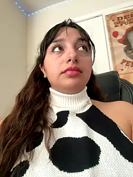 Snapshot of CharmingMaddie chatting on November 2025 04:09:01 PM CharmingMaddie online show from November 2025 04:09:01 PM