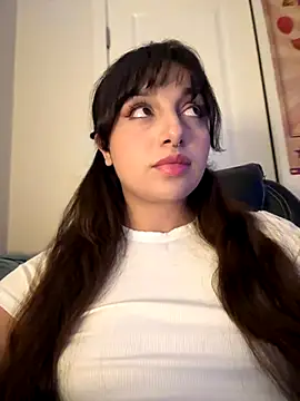 Snapshot of CharmingMaddie chatting on November 2025 04:12:01 AM CharmingMaddie online show from November 2025 04:12:01 AM