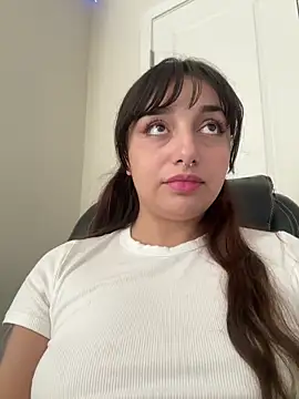 Snapshot of CharmingMaddie chatting on November 2025 04:29:01 PM CharmingMaddie online show from November 2025 04:29:01 PM