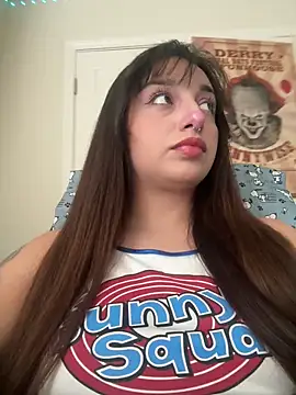 Snapshot of CharmingMaddie chatting on November 2025 05:19:01 PM CharmingMaddie online show from November 2025 05:19:01 PM